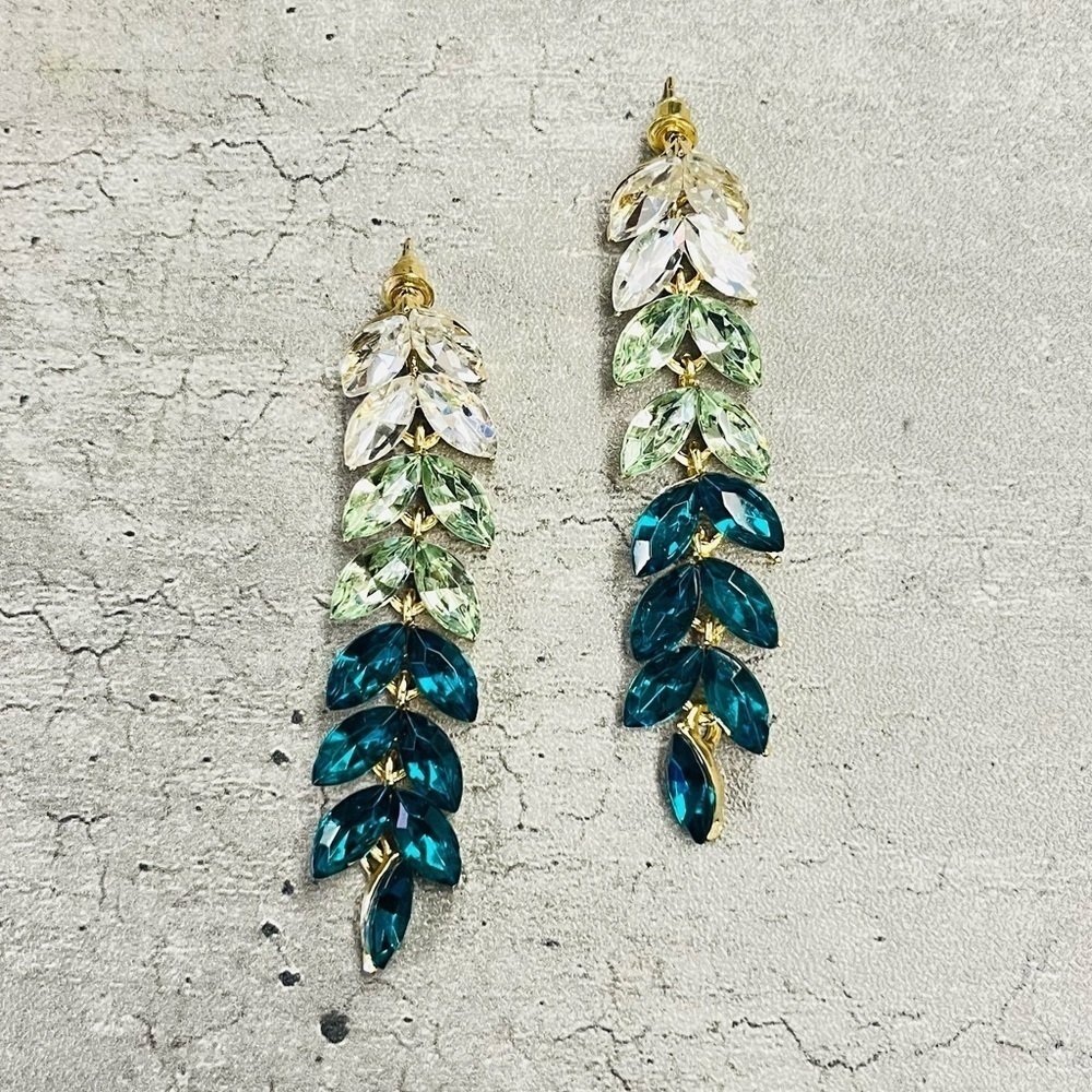 Crystal hanging earrings green